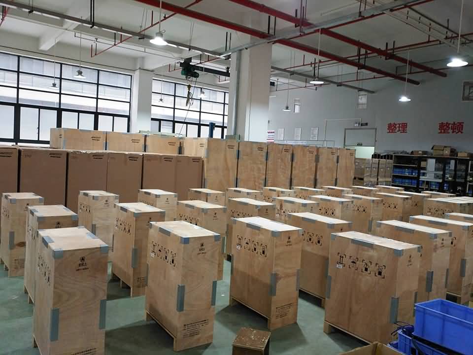 REO je nedavno isporučio preko stotine niskofrekventnih UPS-ova afričkoj medicinskoj industriji